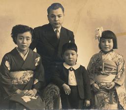 田川博己|昭和27年。家族写真。この後妹が誕生し、5人家族に。