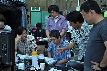 2011年(45歳) 映画『ウルトラマンサーガ』の撮影現場。1人ひとりのアイデアが、作品の完成度を高める。